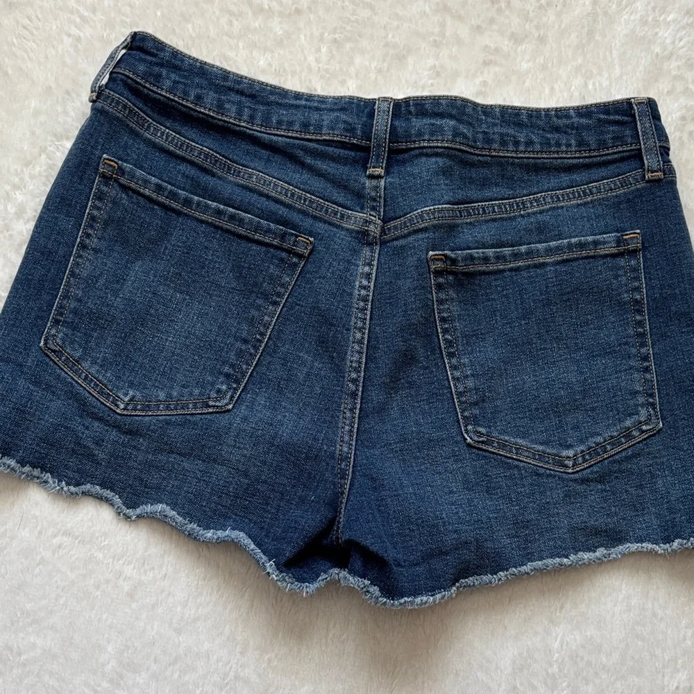 Old Navy Denim Blue Women's Shorts NWOT never worn size 12 - Picture 7 of 8